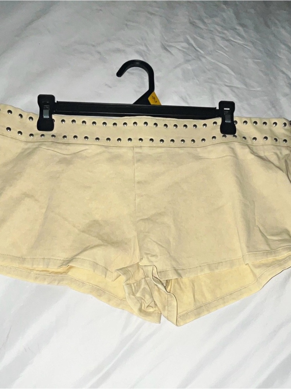 No Boundaries Cream Studded-Waist Lounge Shorts